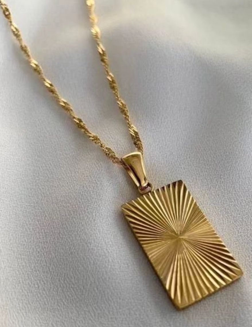 GOLD NECKPIECE